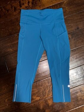 Lululemon Fast & Free Crop II (Nulux 19")
Capri Legging size 6
